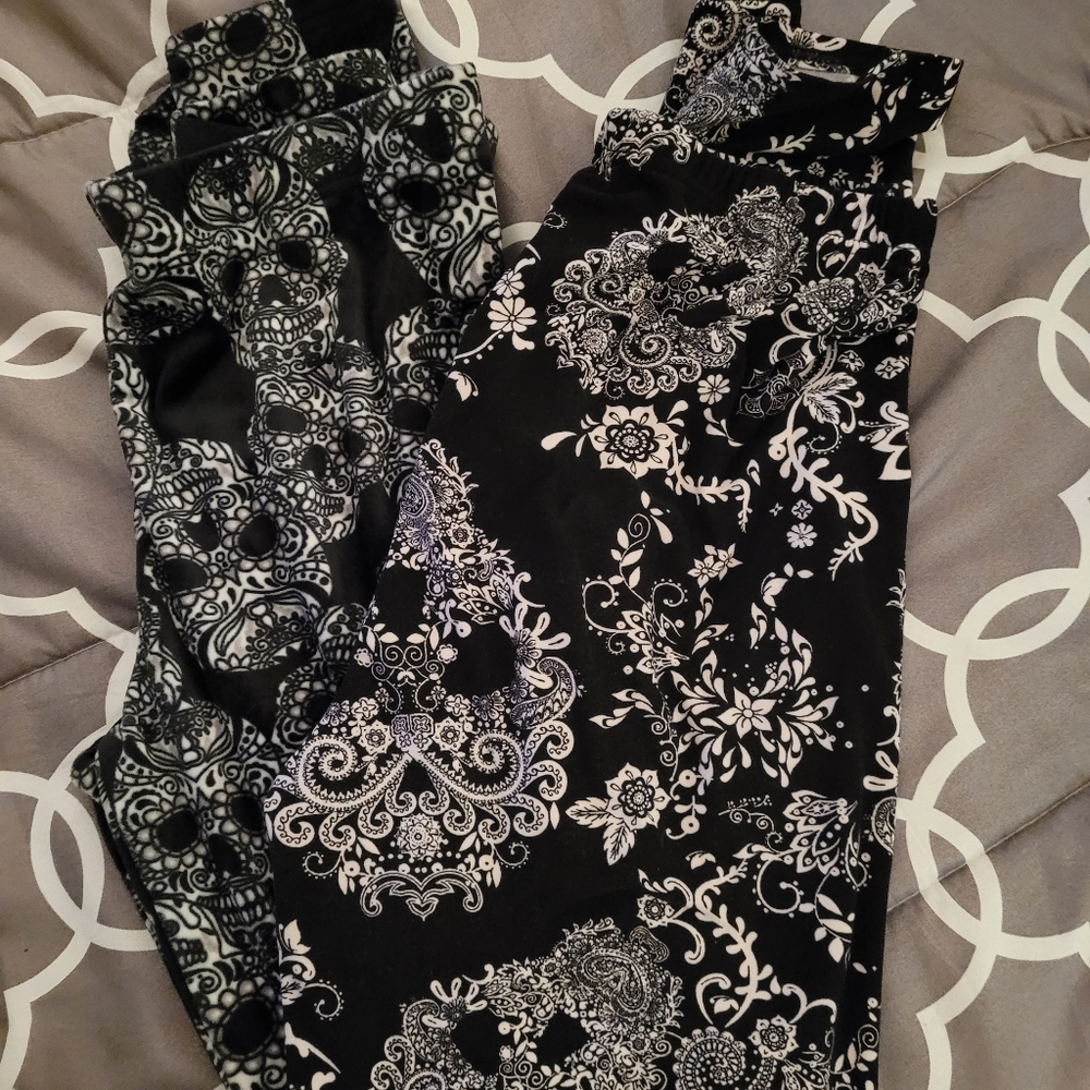 Two skull leggings